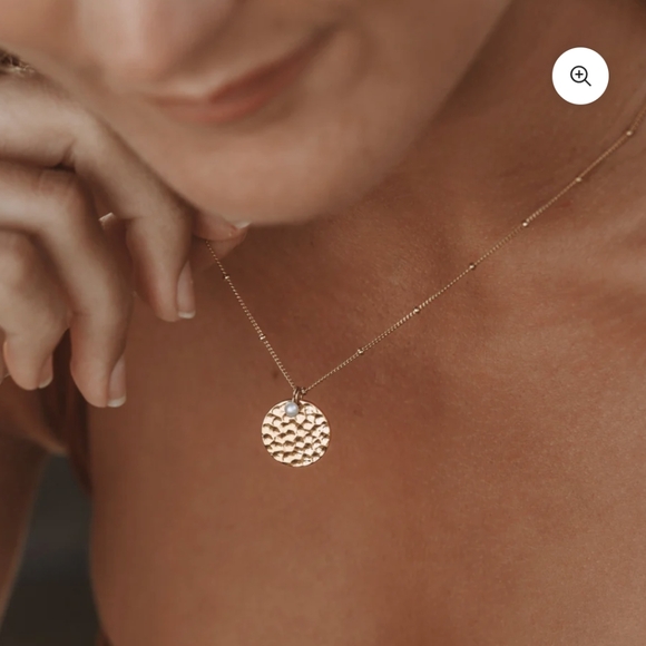 Gold Pendant Necklace - Picture 5 of 16